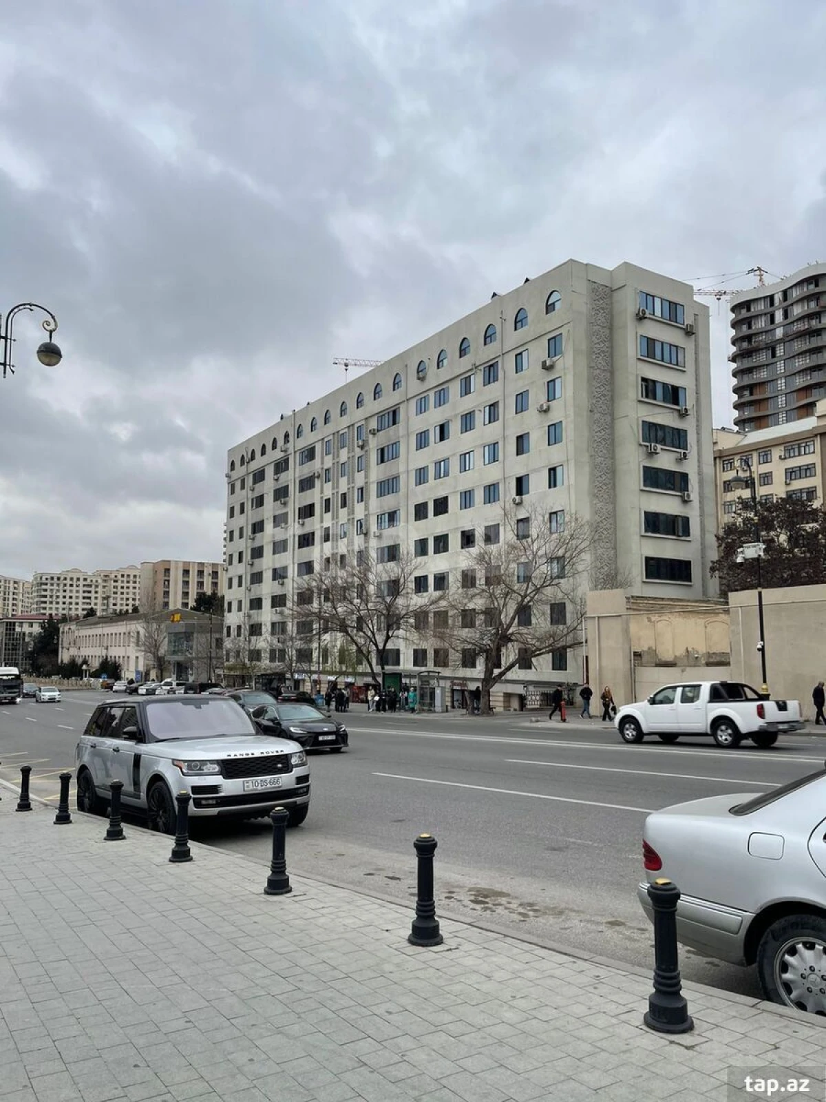 Satılır 5 otaqlı mənzil 121 m²