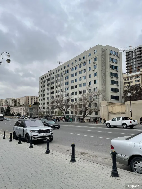 Satılır 5 otaqlı mənzil 121 m²