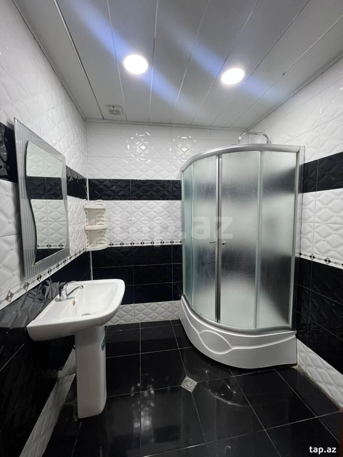 Kirayə verilir 2 otaqlı yeni tikili 100 m²