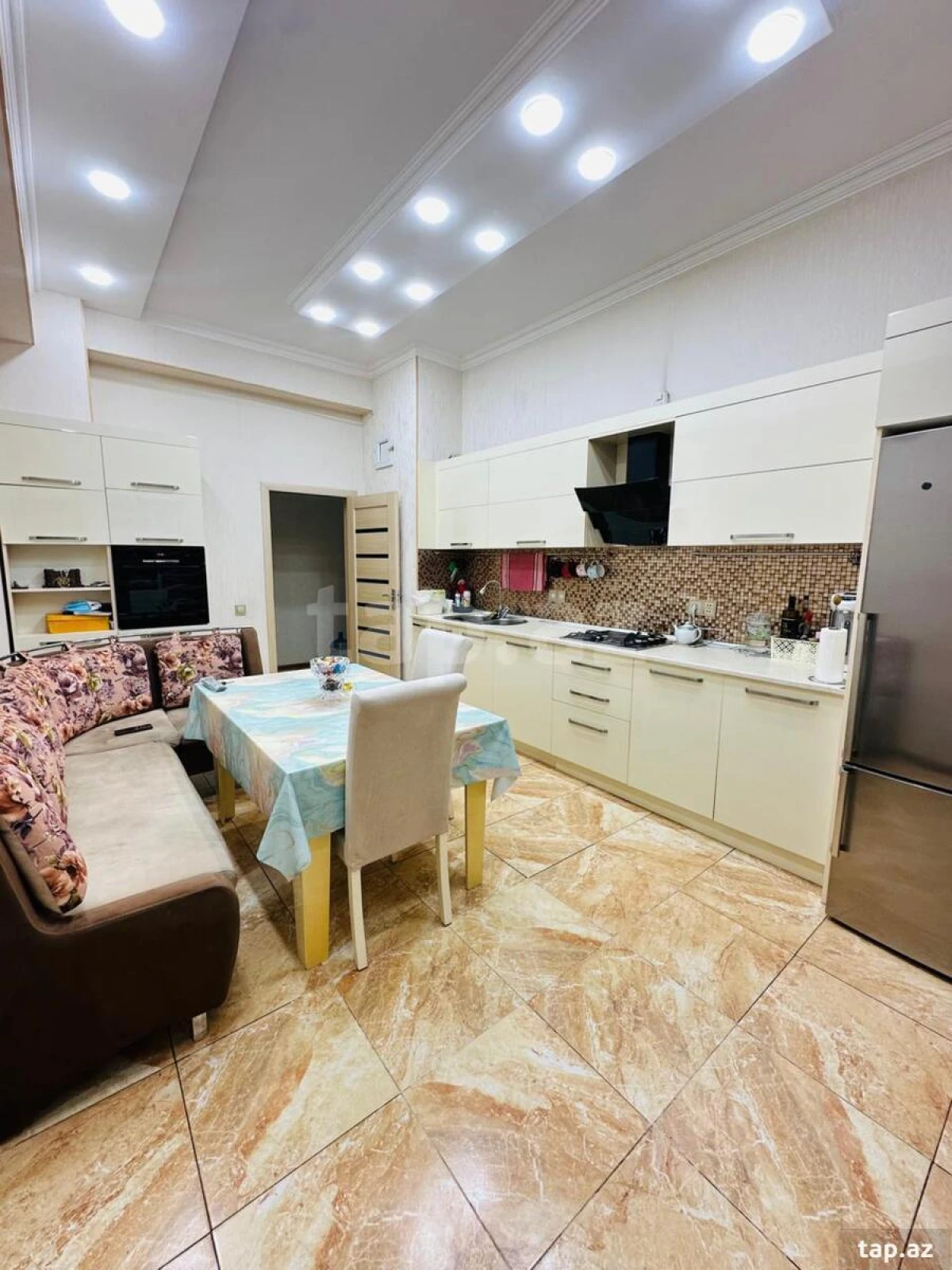 Satılır 3 otaqlı yeni tikili 165 m²