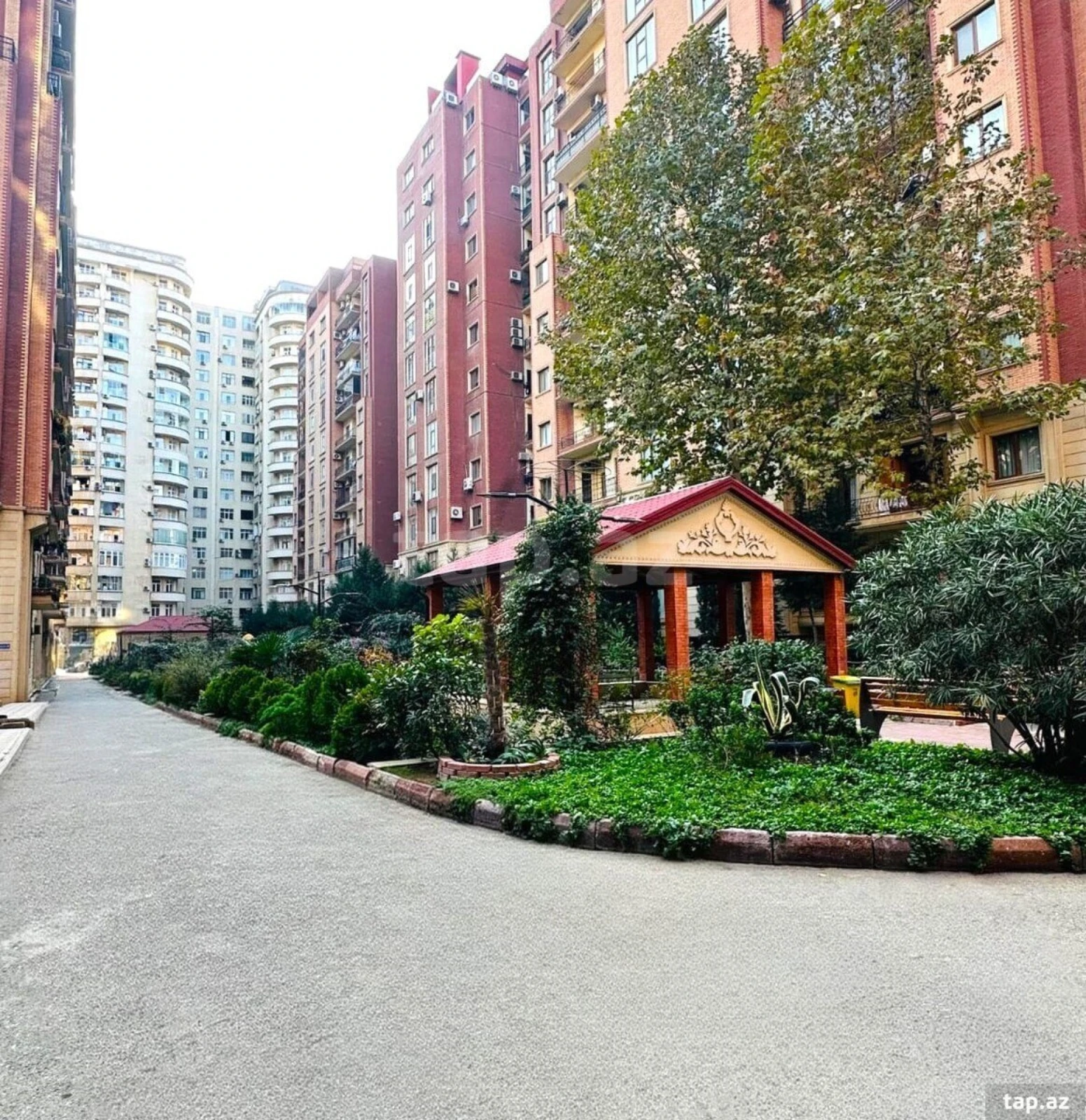 Satılır 3 otaqlı yeni tikili 165 m²