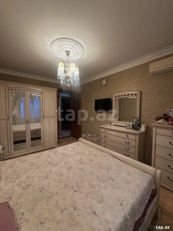 Satılır 4 otaqlı mənzil 113 m²