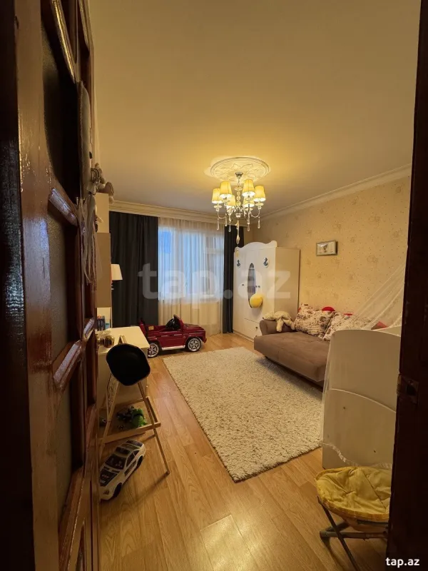 Satılır 4 otaqlı mənzil 113 m²