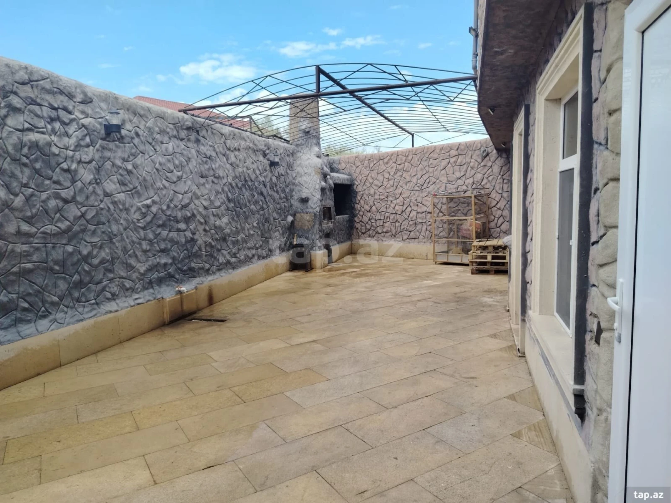 Satılır 4 otaqlı həyət evi