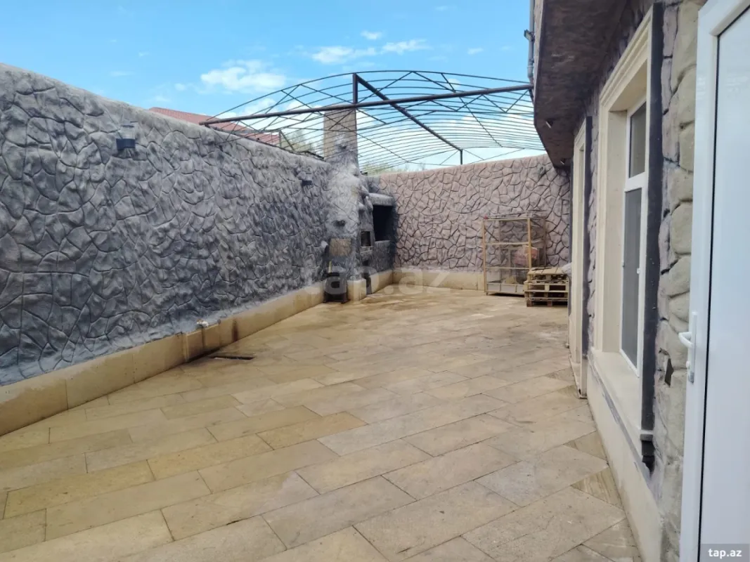 Satılır 4 otaqlı həyət evi