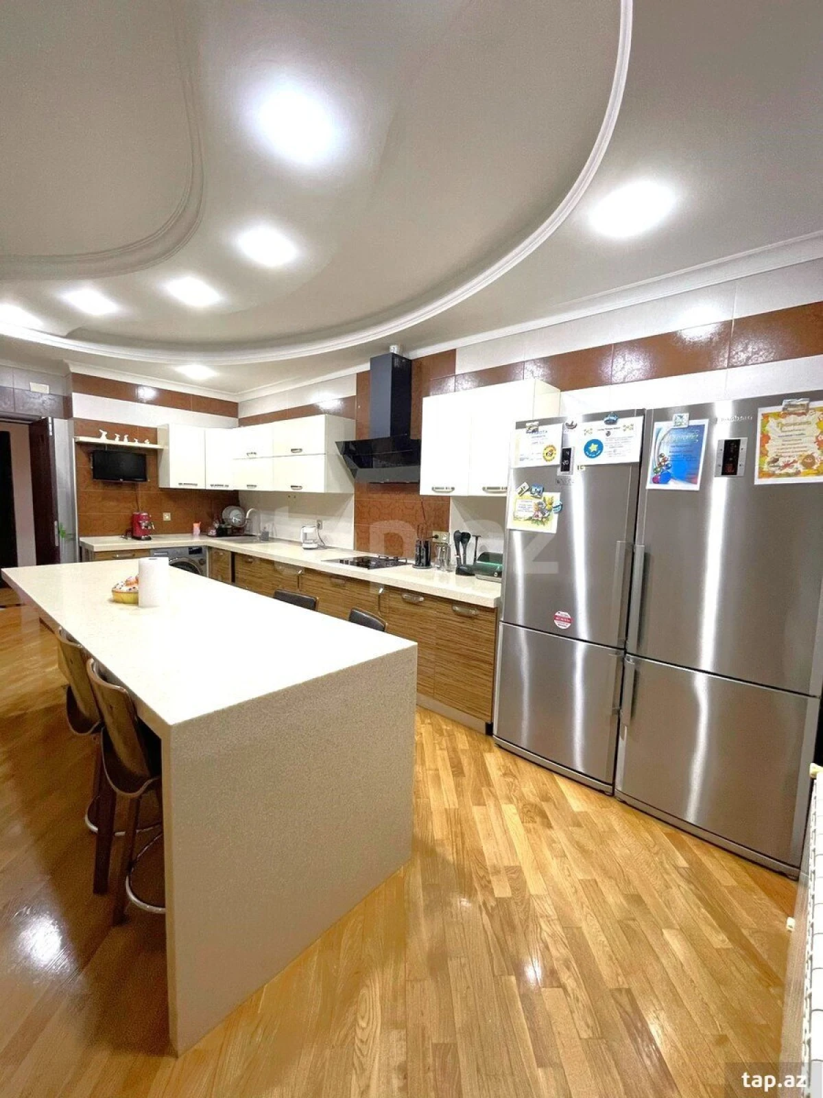 Satılır 4 otaqlı yeni tikili 235 m²