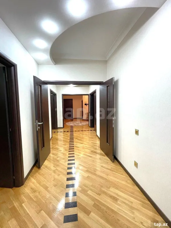 Satılır 4 otaqlı yeni tikili 235 m²
