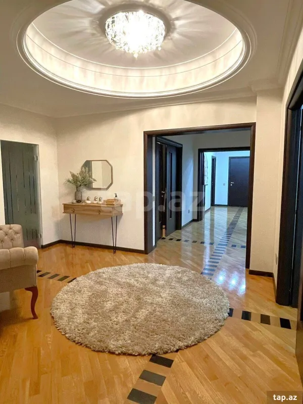 Satılır 4 otaqlı yeni tikili 235 m²