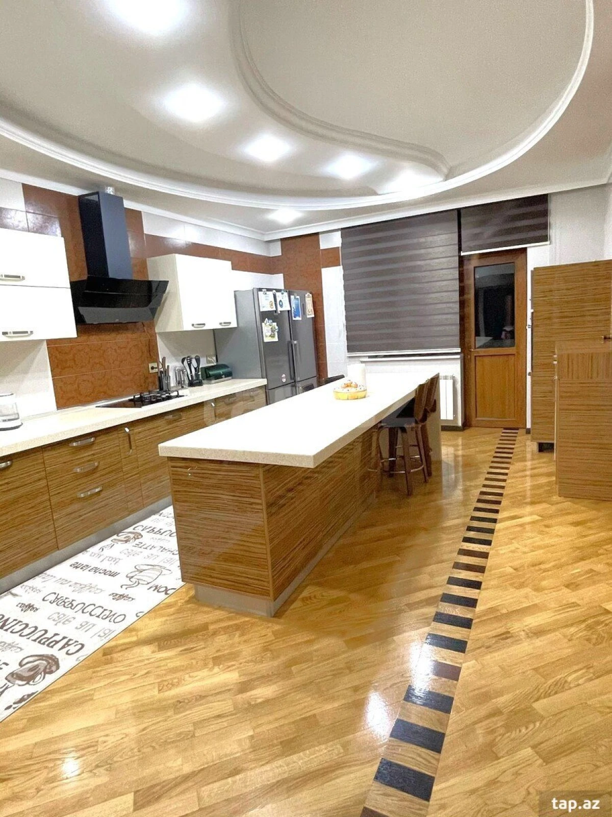 Satılır 4 otaqlı yeni tikili 235 m²