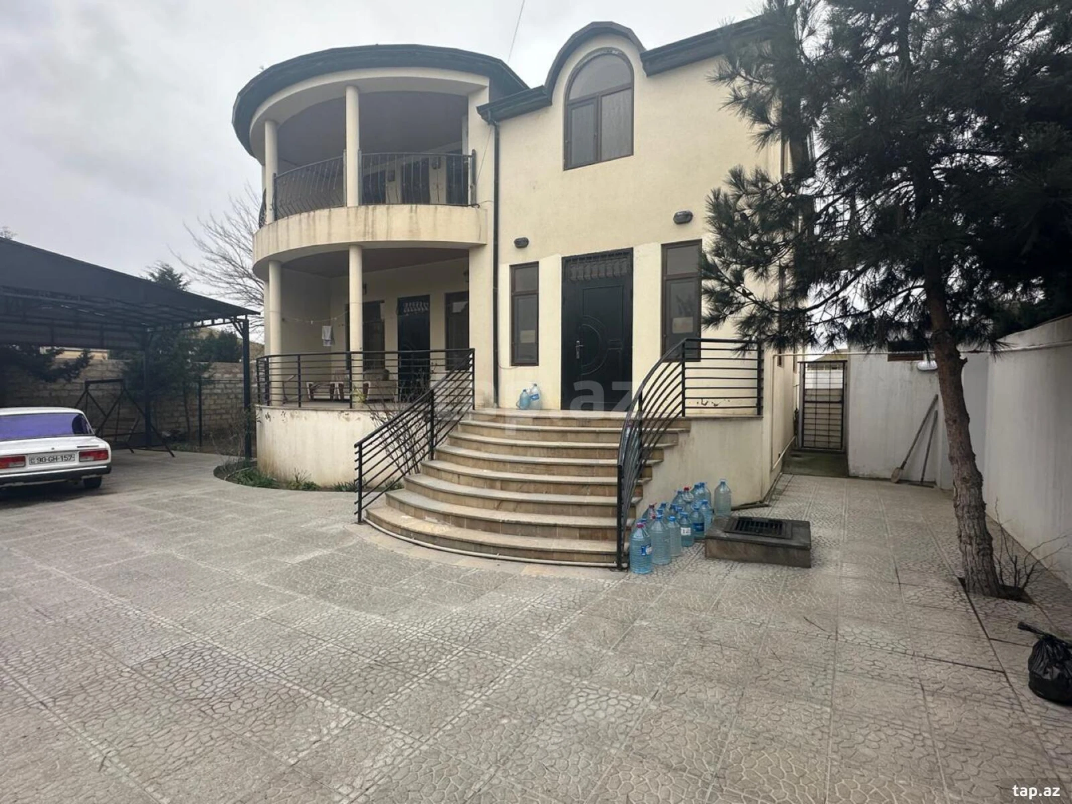 Kirayə verilir 6 otaqlı həyət evi