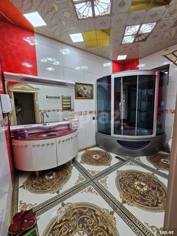 Satılır 6 otaqlı həyət evi