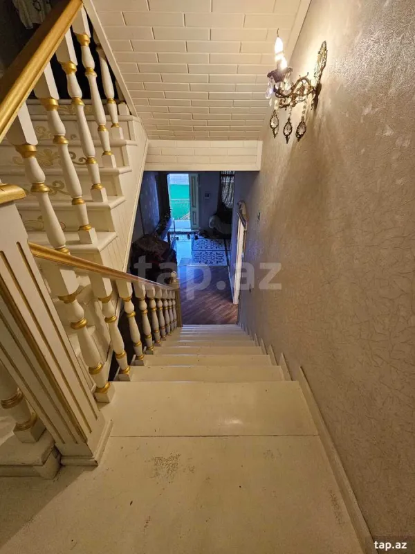 Satılır 6 otaqlı həyət evi