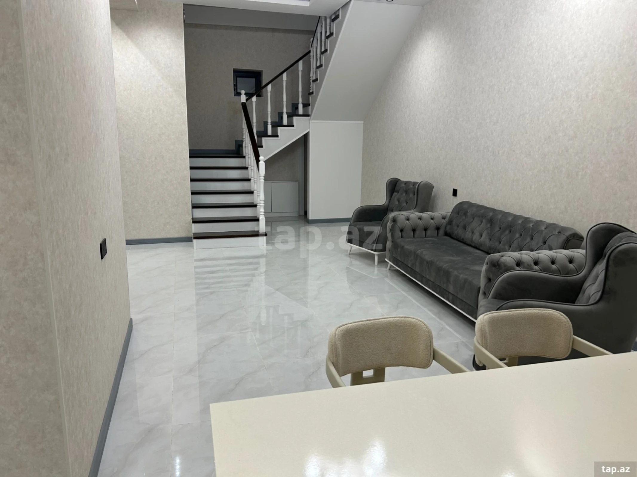 Satılır 5 otaqlı həyət evi