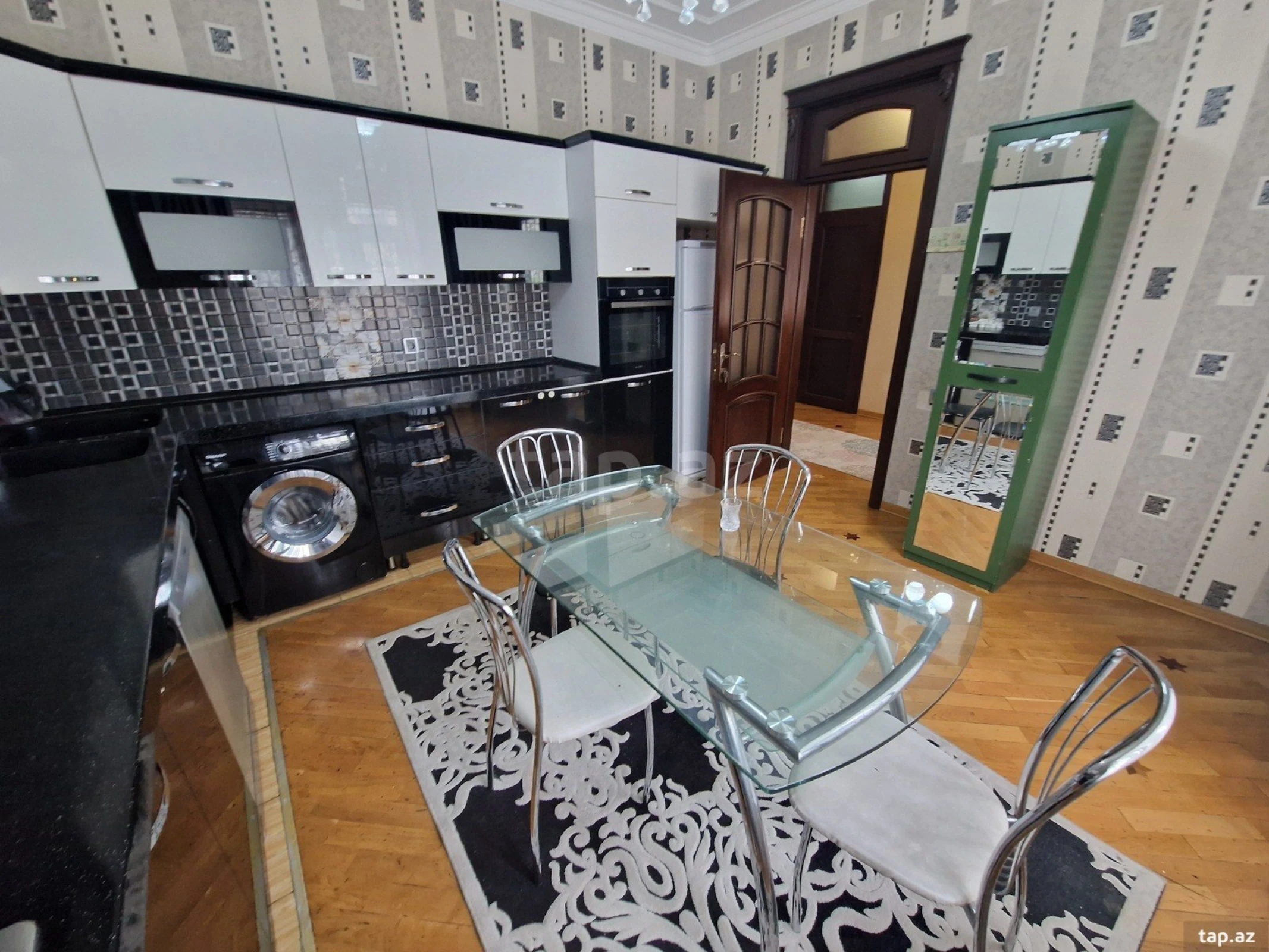 Kirayə verilir 6 otaqlı həyət evi 300 m²