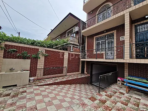 Kirayə verilir 6 otaqlı həyət evi 300 m²