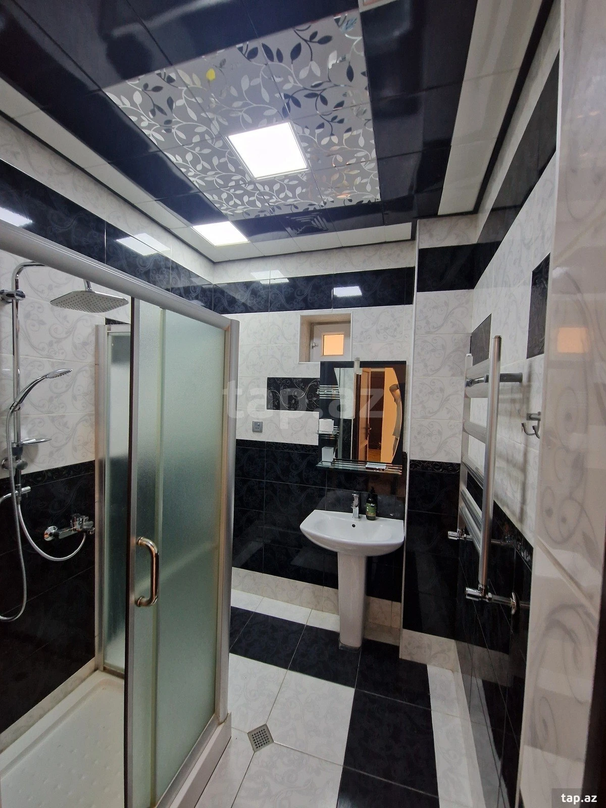 Kirayə verilir 6 otaqlı həyət evi 300 m²