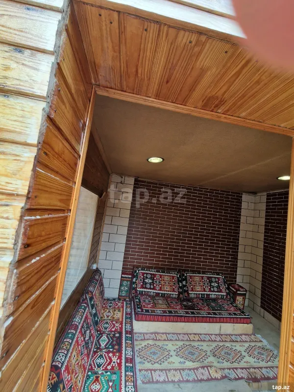 Kirayə verilir 6 otaqlı həyət evi 300 m²