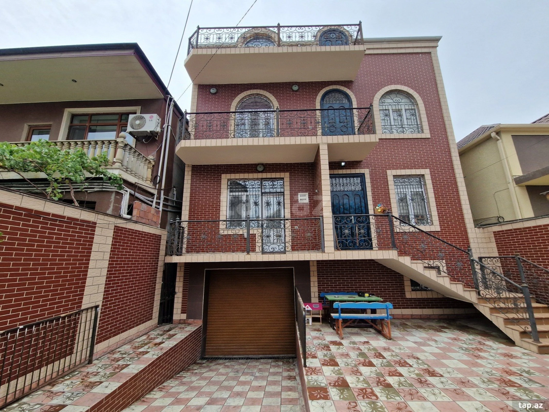 Kirayə verilir 6 otaqlı həyət evi 300 m²