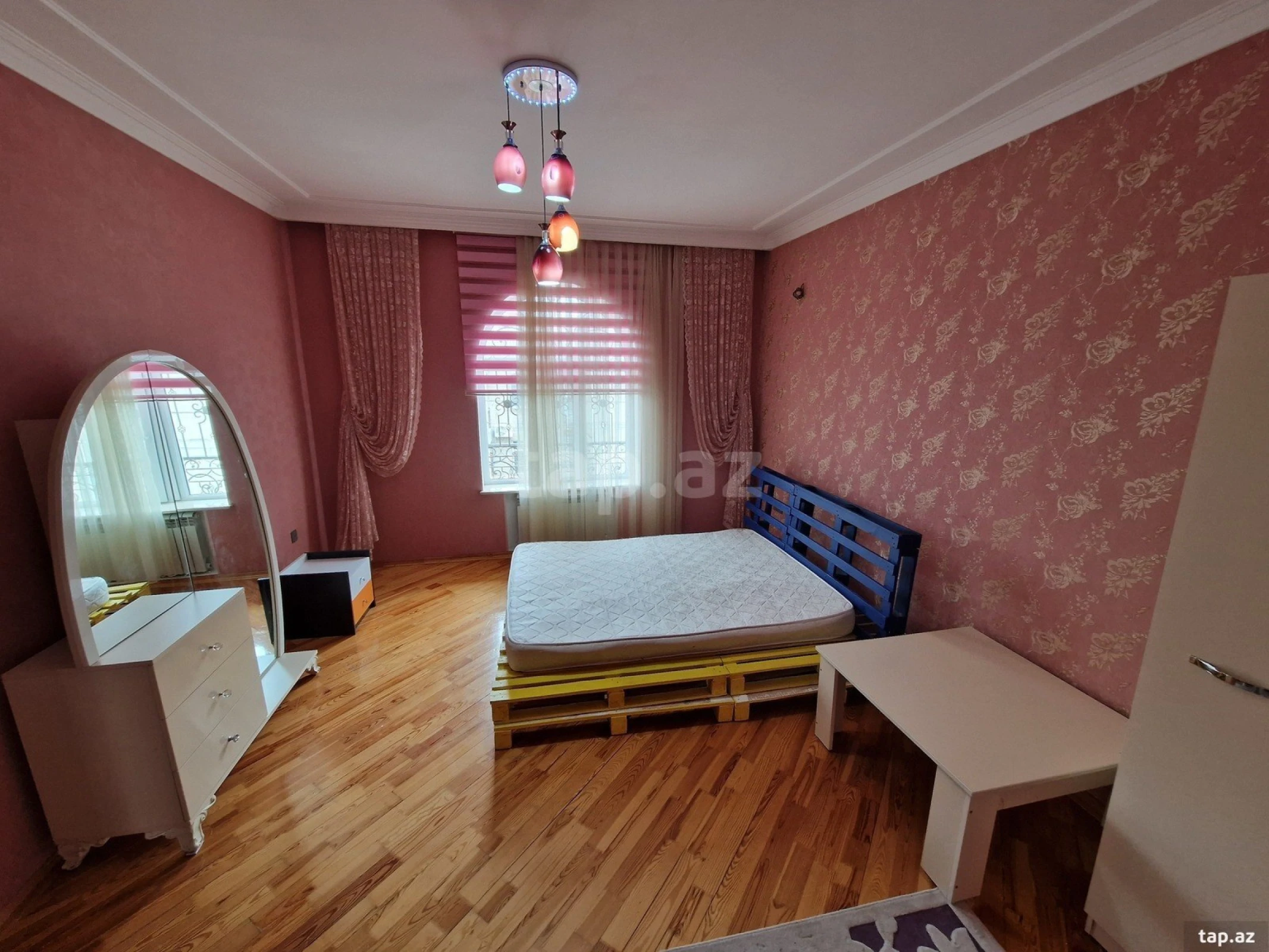 Kirayə verilir 6 otaqlı həyət evi 300 m²