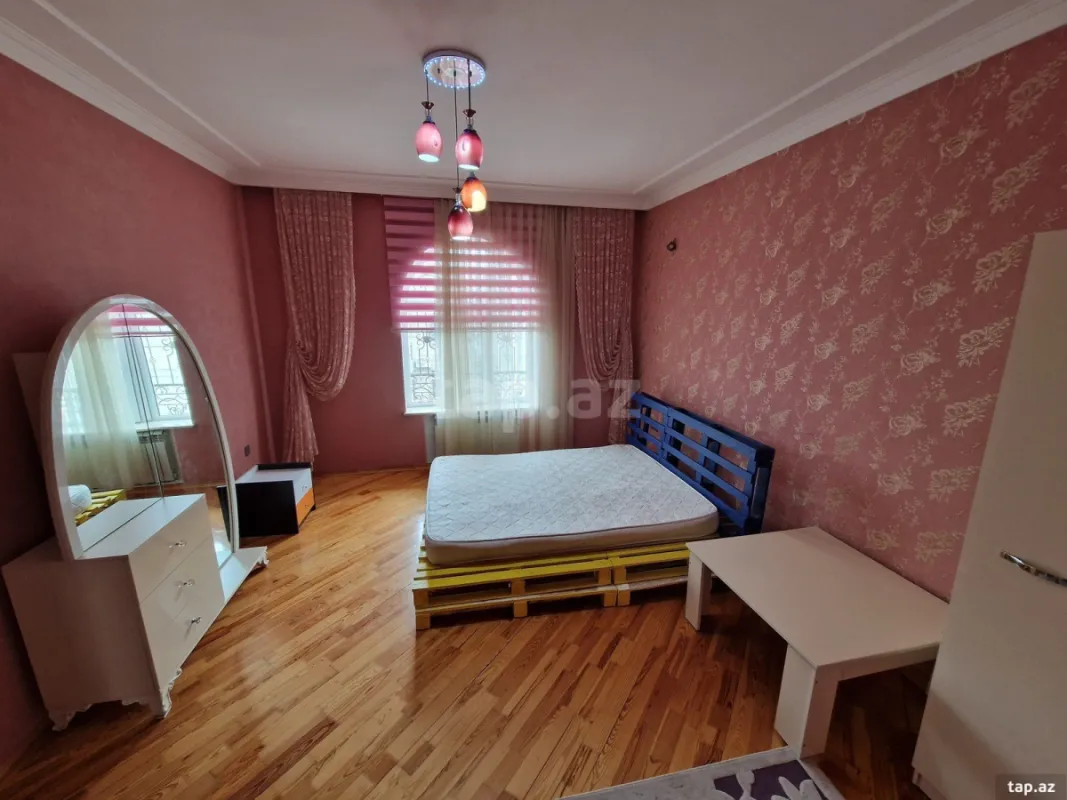 Kirayə verilir 6 otaqlı həyət evi 300 m²