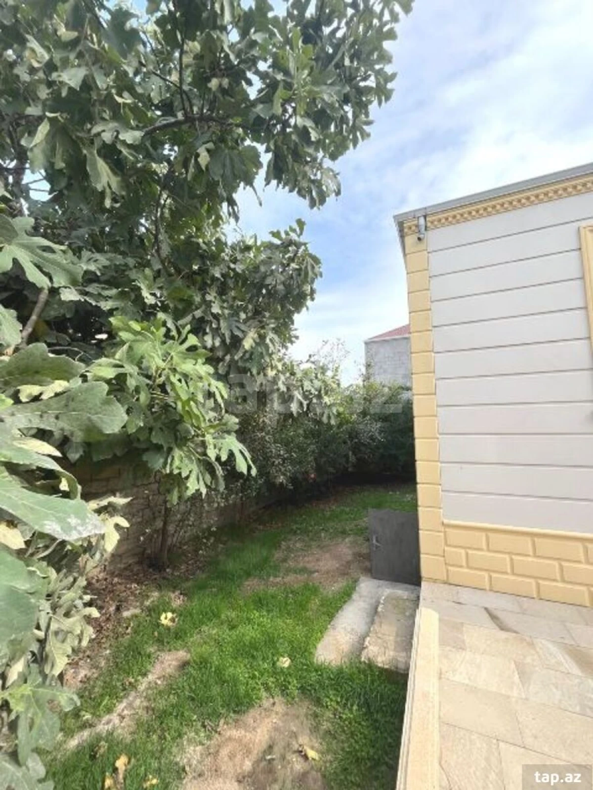 Satılır 4 otaqlı həyət evi