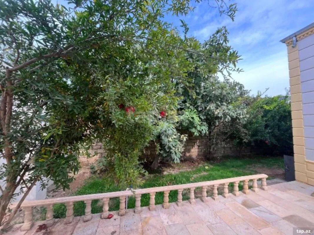 Satılır 4 otaqlı həyət evi
