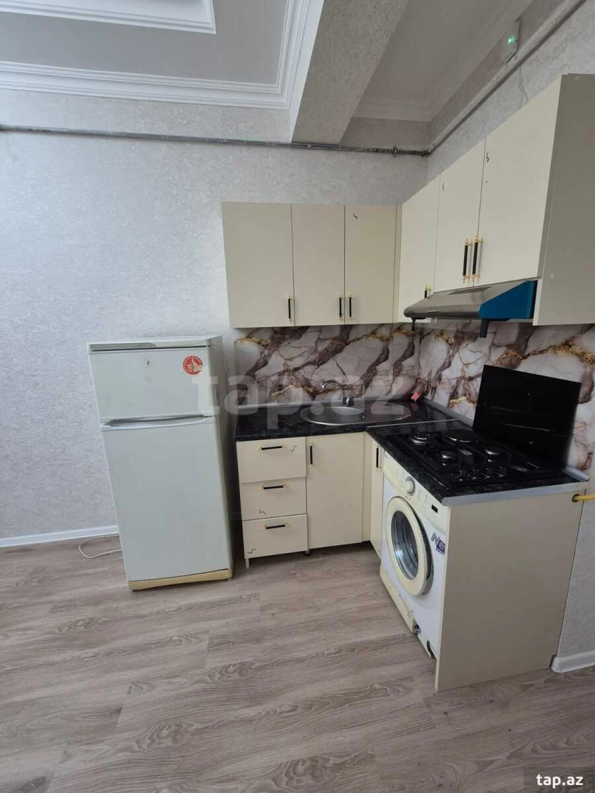Kirayə verilir 2 otaqlı yeni tikili 75 m²