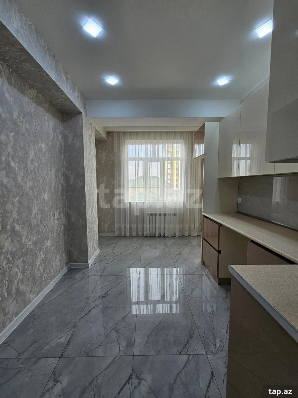 Satılır 3 otaqlı yeni tikili 83 m²