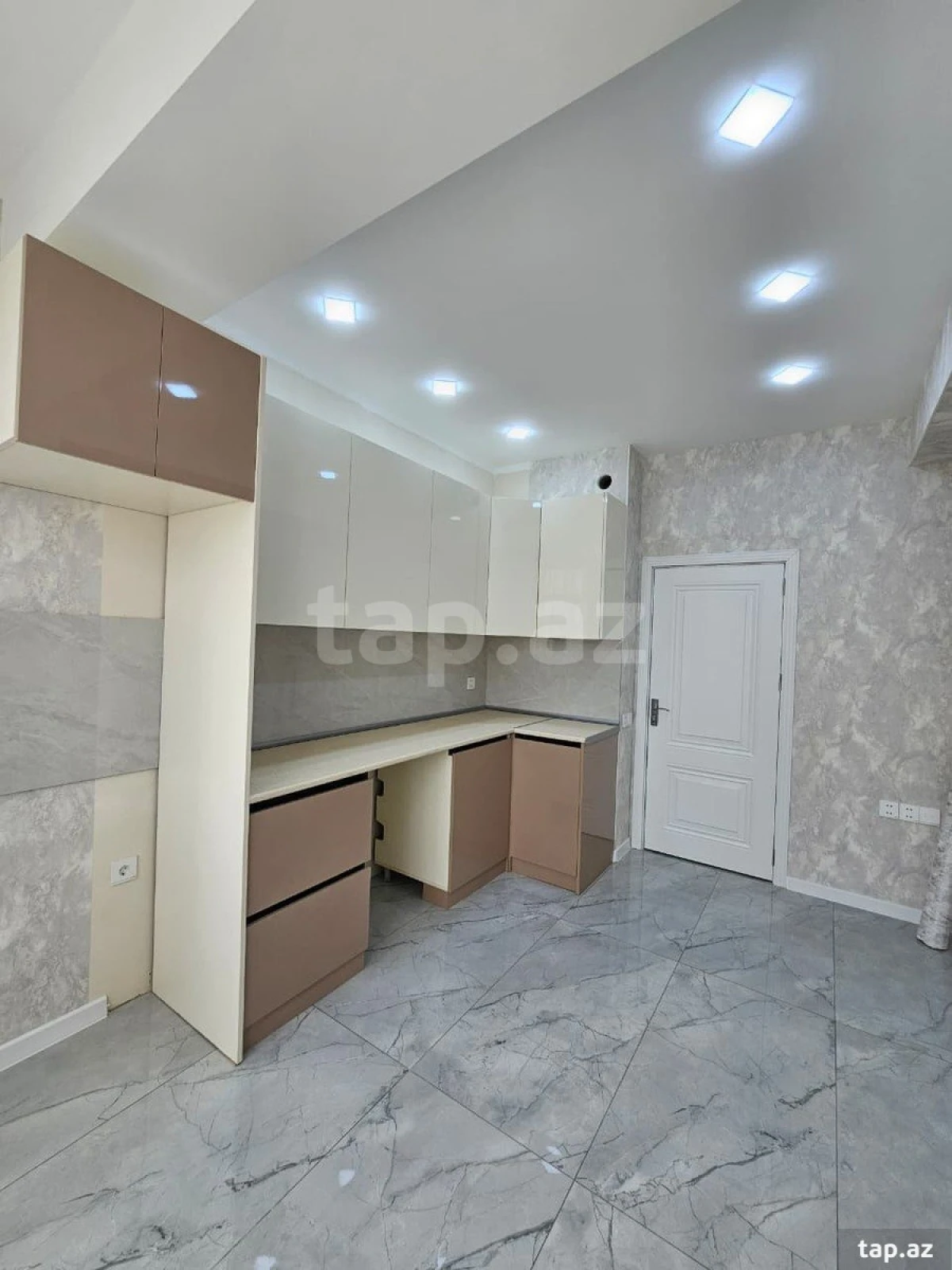Satılır 3 otaqlı yeni tikili 83 m²