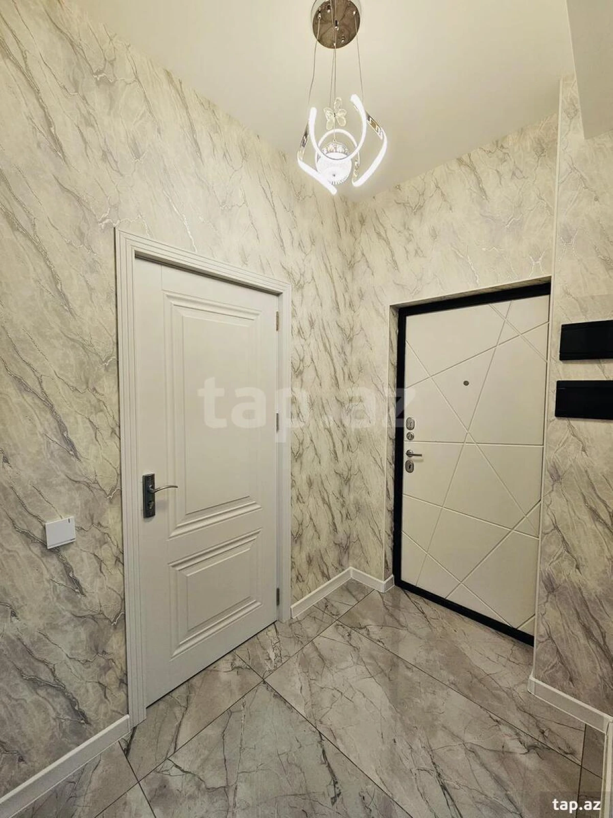 Satılır 3 otaqlı yeni tikili 83 m²