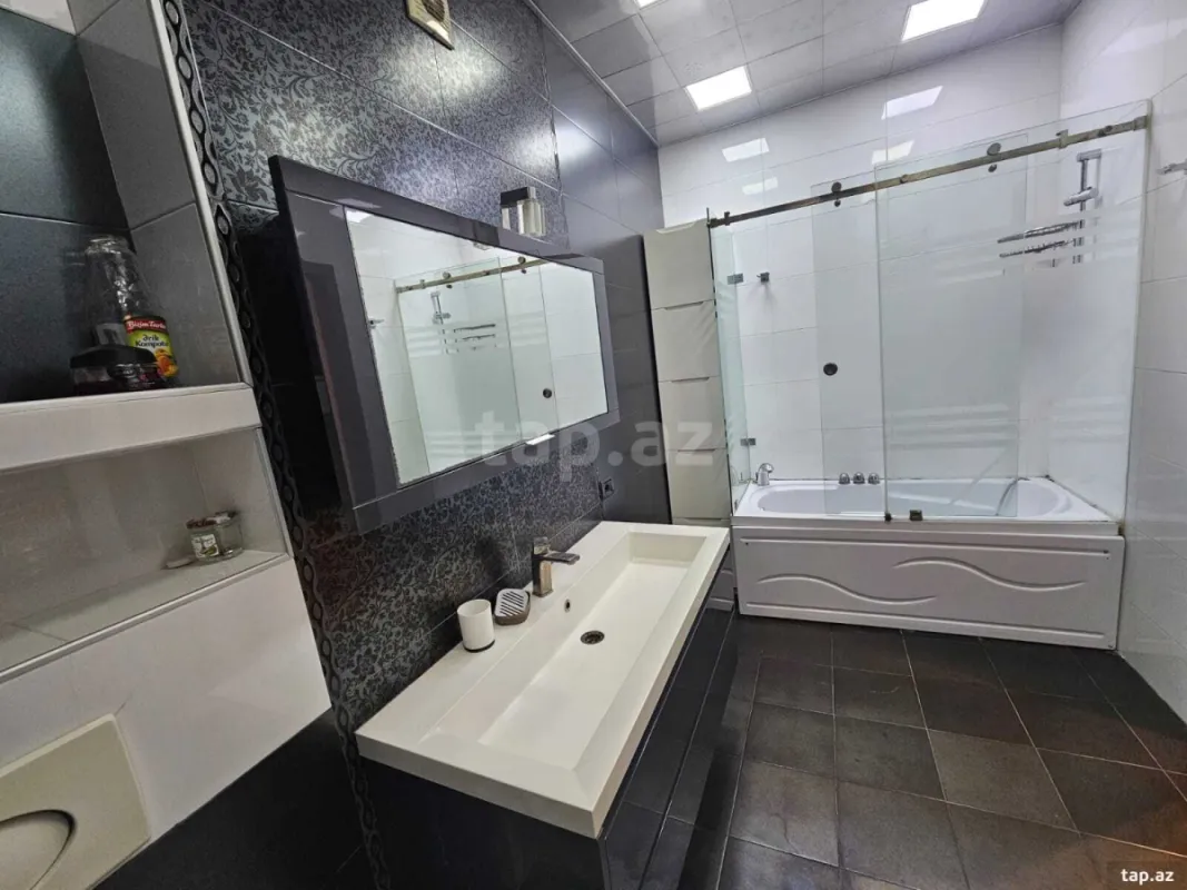 Kirayə verilir 2 otaqlı yeni tikili 110 m²