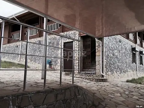 Satılır 9 otaqlı həyət evi