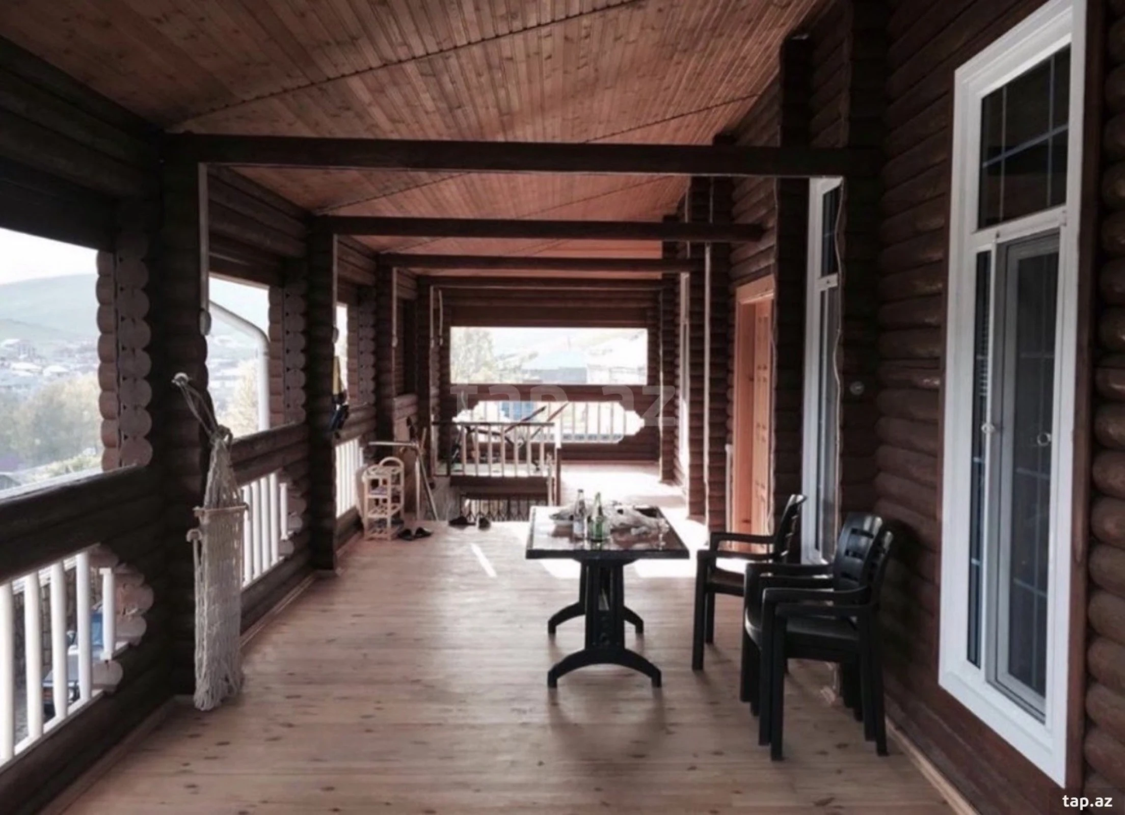 Satılır 9 otaqlı həyət evi