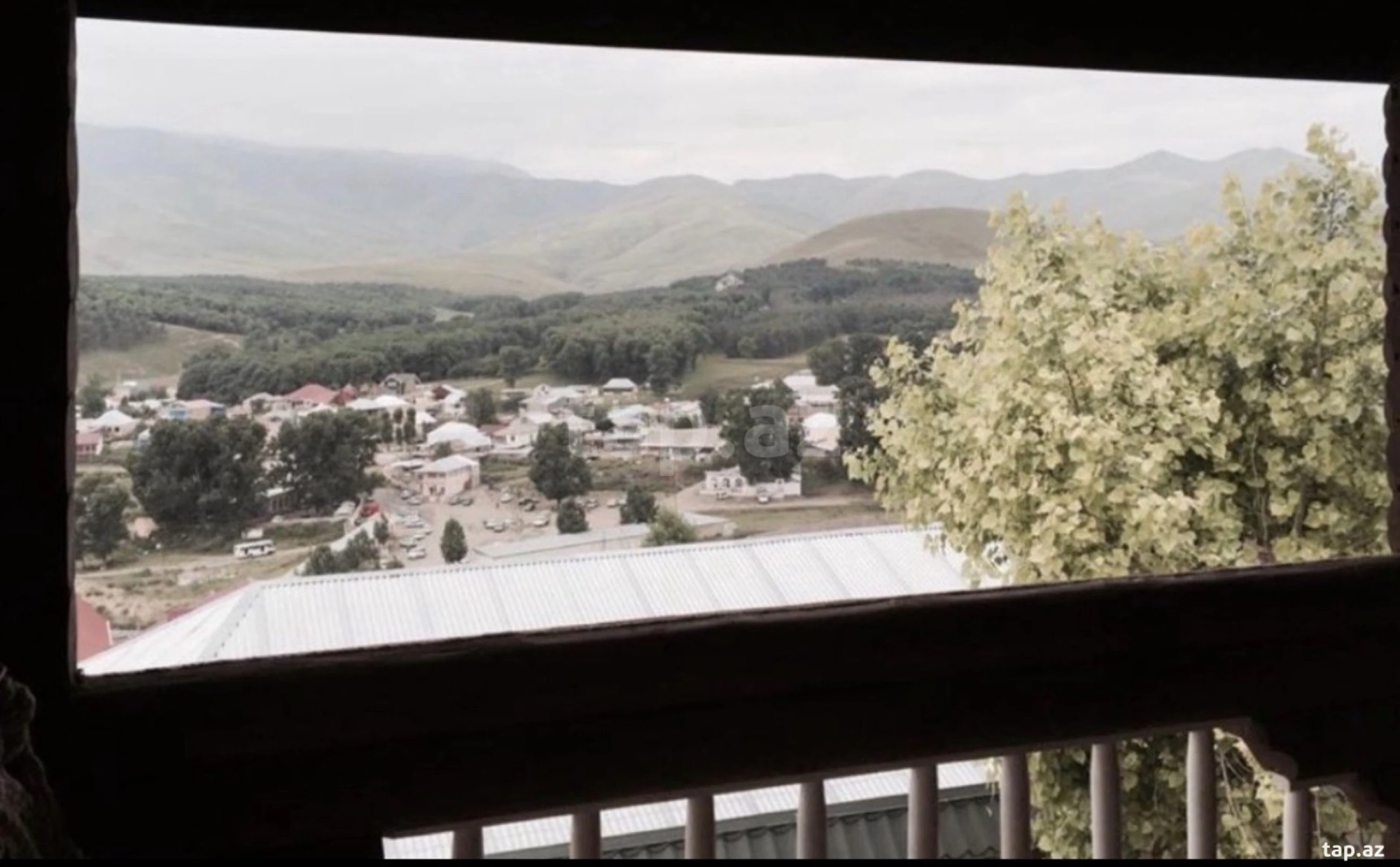 Satılır 9 otaqlı həyət evi