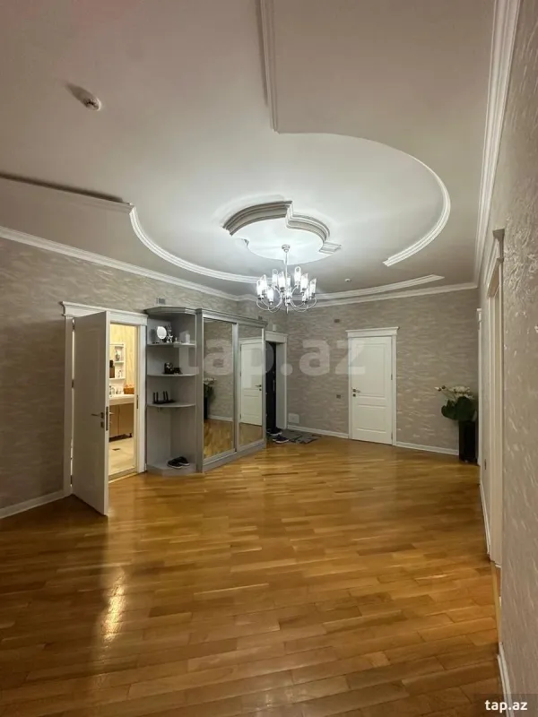 Satılır 4 otaqlı yeni tikili 155 m²