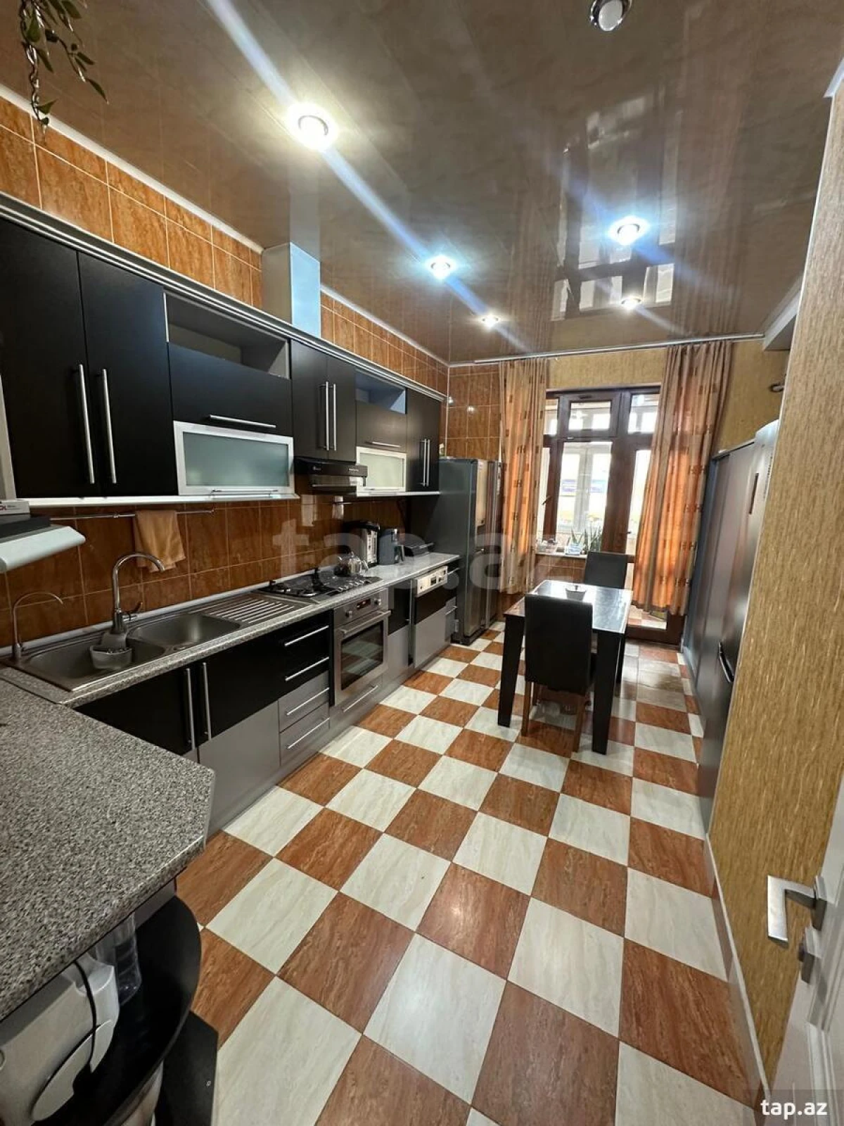 Satılır 4 otaqlı yeni tikili 155 m²