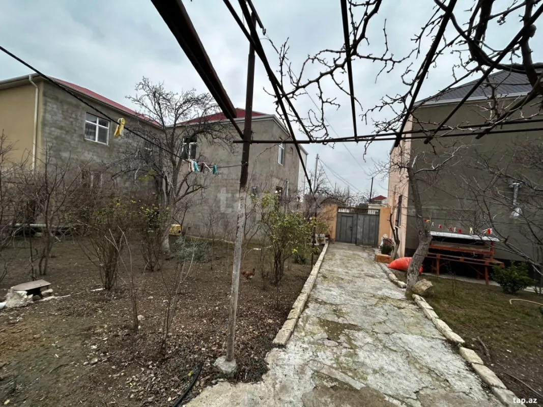Satılır 4 otaqlı həyət evi