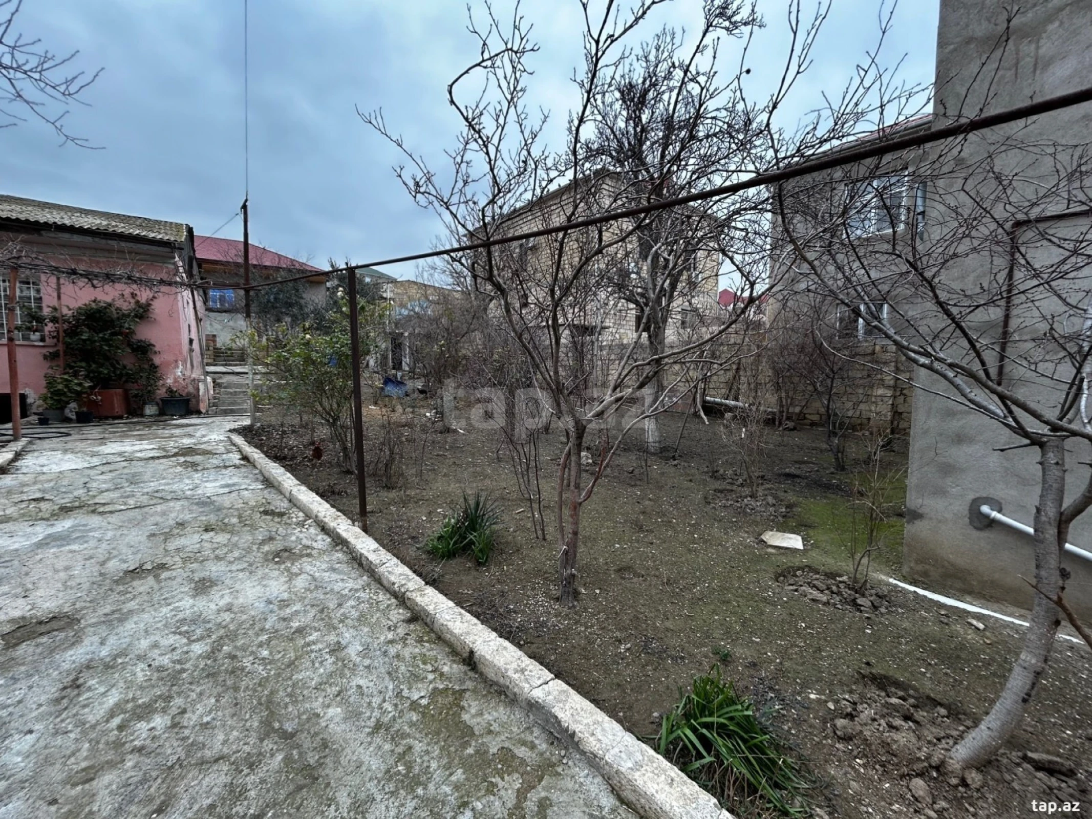 Satılır 4 otaqlı həyət evi