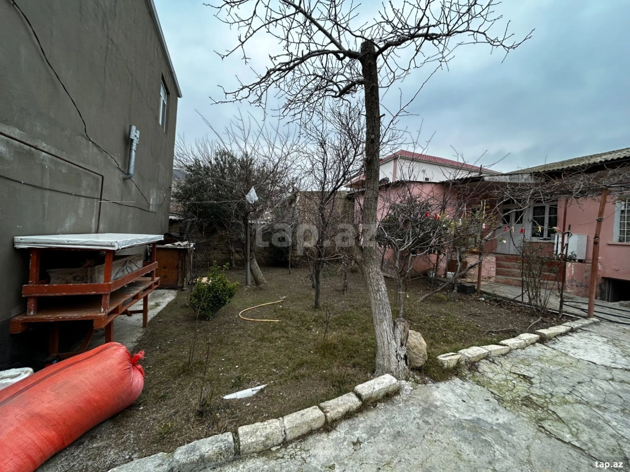 Satılır 4 otaqlı həyət evi