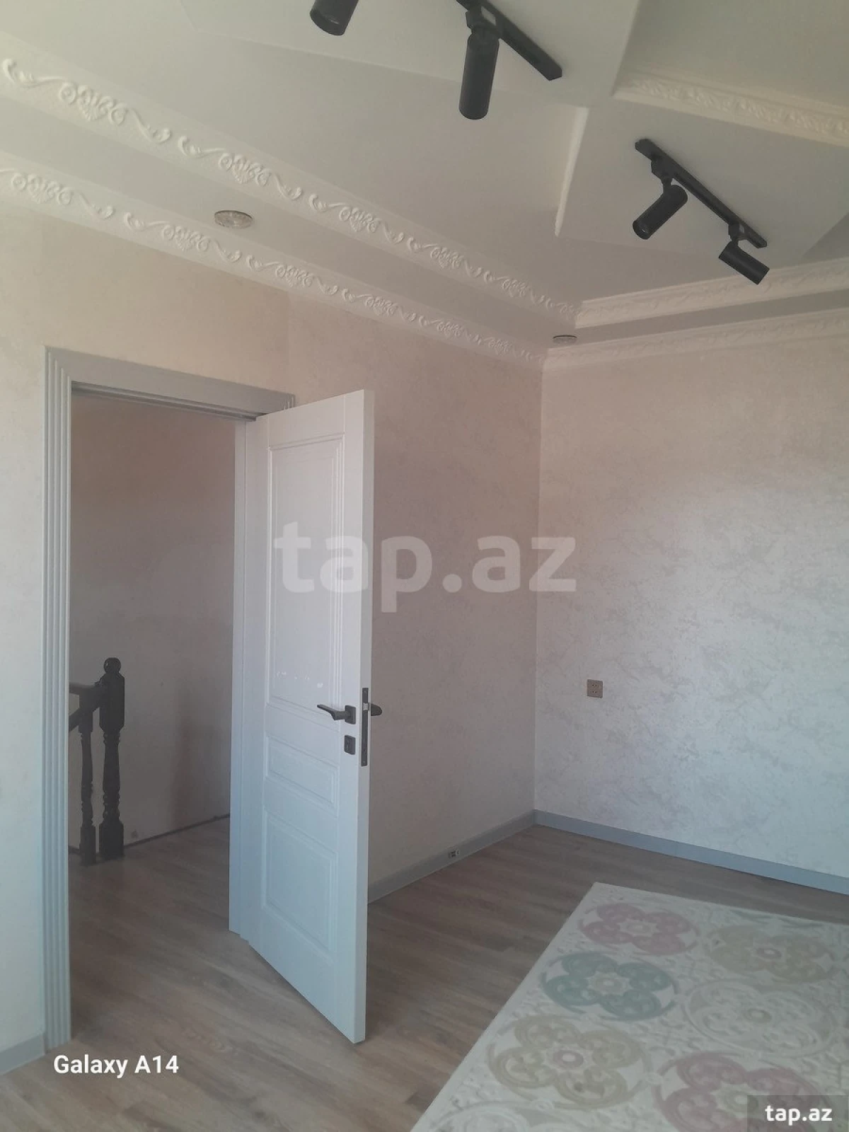 Satılır 5 otaqlı həyət evi