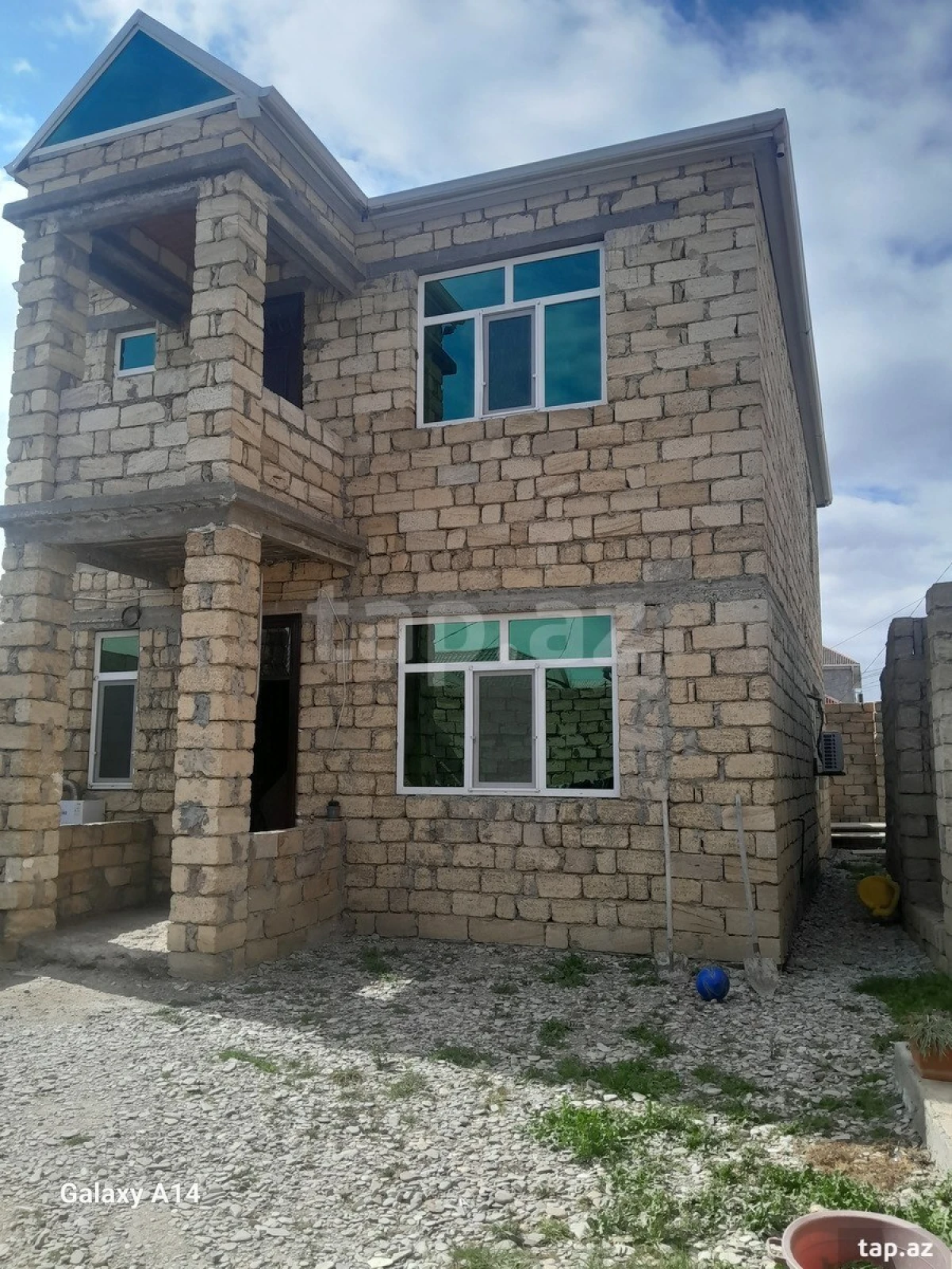 Satılır 5 otaqlı həyət evi