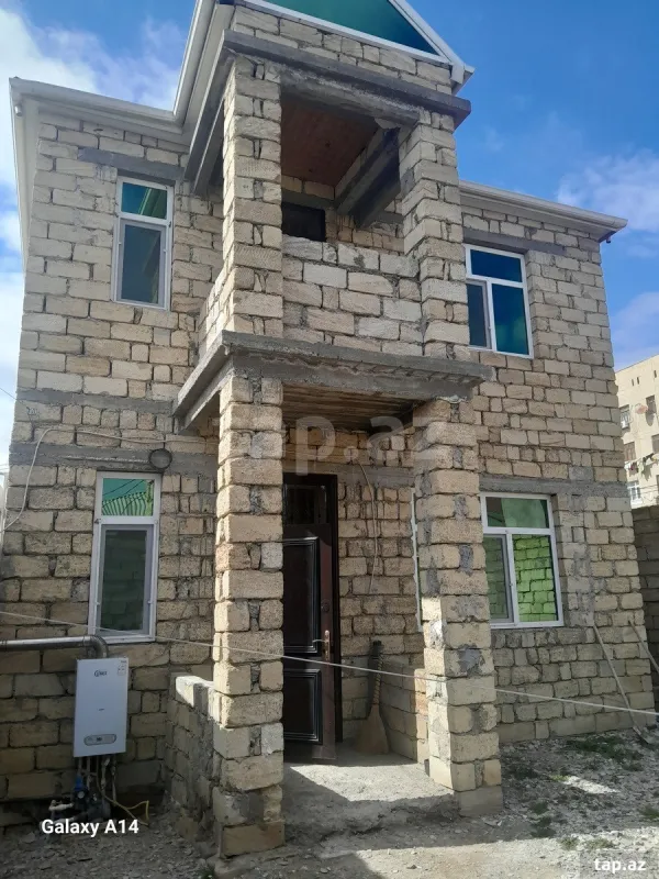 Satılır 5 otaqlı həyət evi