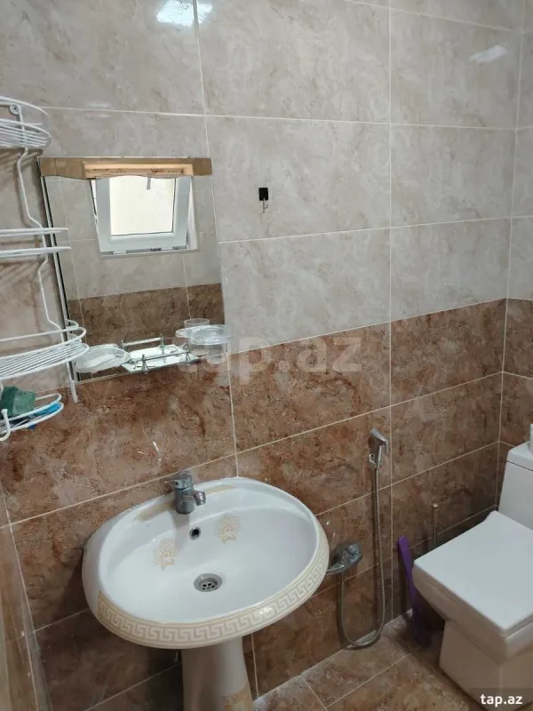 Kirayə verilir 3 otaqlı həyət evi