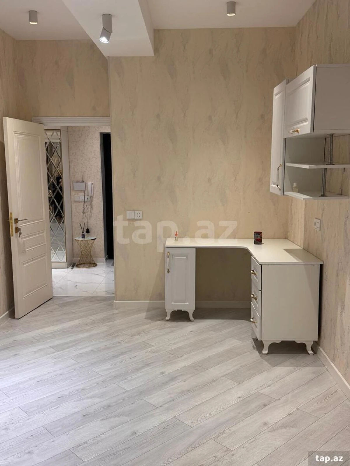 Kirayə verilir 3 otaqlı yeni tikili 94 m²