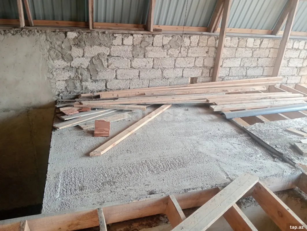 Satılır 6 otaqlı həyət evi