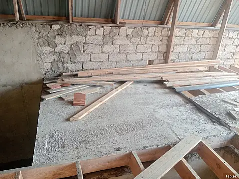 Satılır 6 otaqlı həyət evi