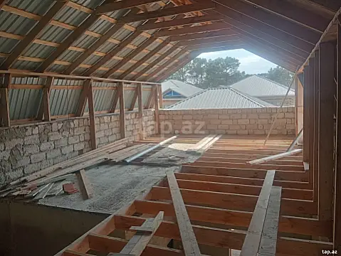 Satılır 6 otaqlı həyət evi