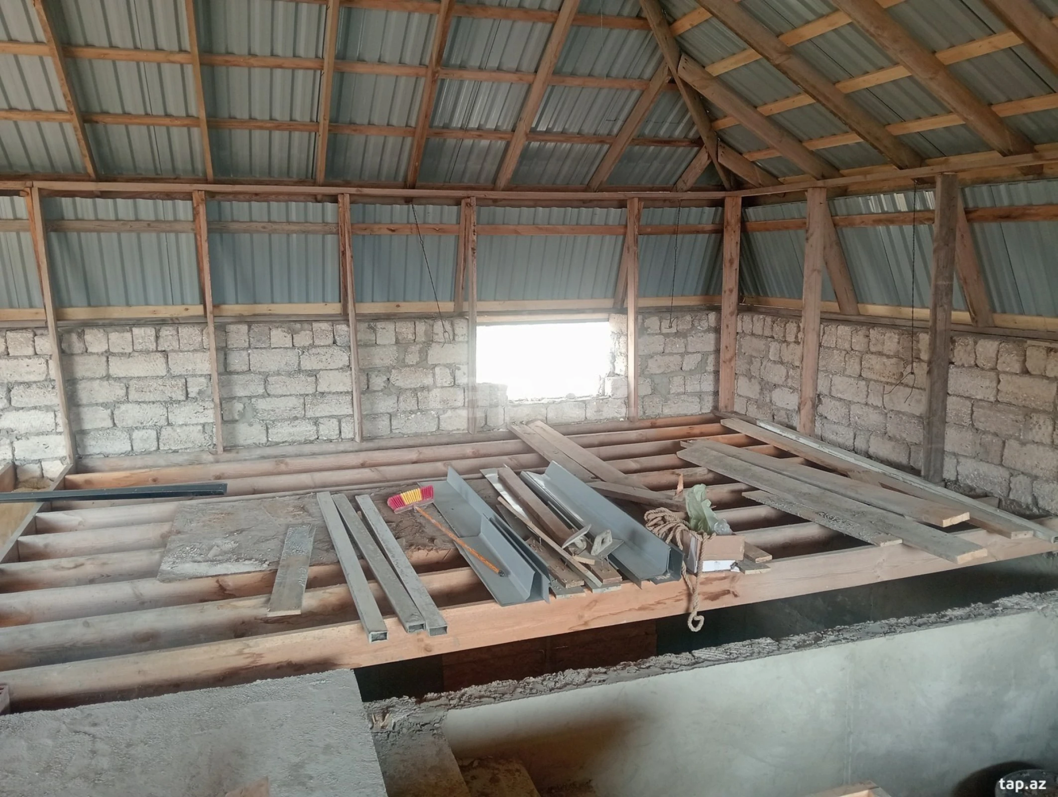 Satılır 6 otaqlı həyət evi