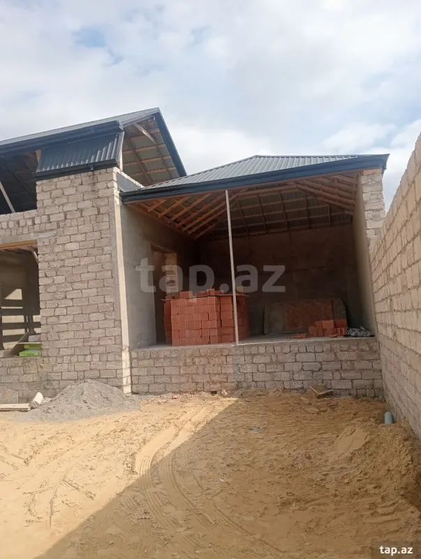 Satılır 6 otaqlı həyət evi