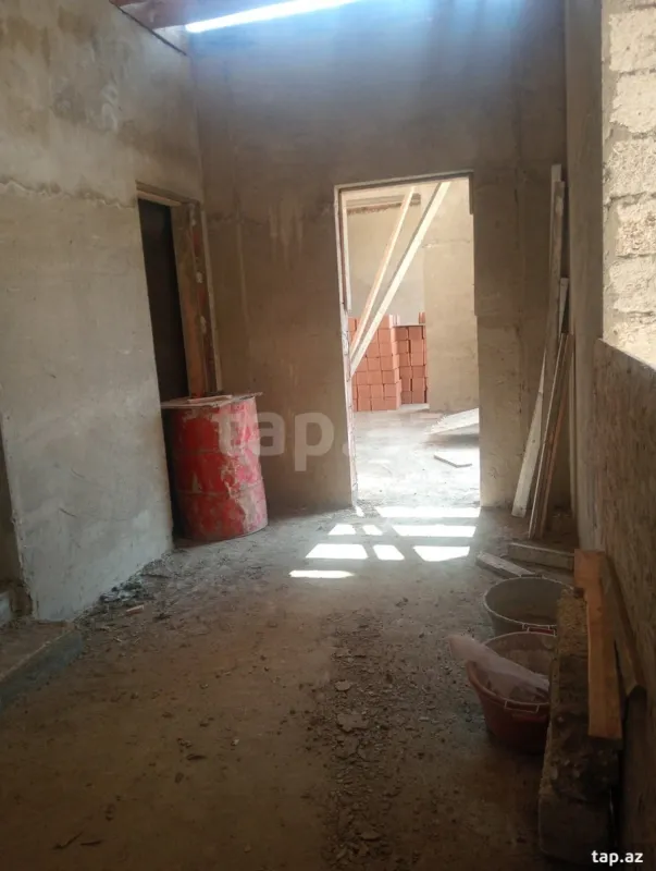 Satılır 6 otaqlı həyət evi